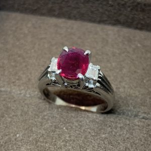 Pt900 ルビー(1.55ct)メレダイヤ(0.8ct)リング