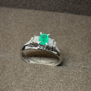 Pt900 エメラルド(1.2ct)メレダイヤ(0.6ct)リング