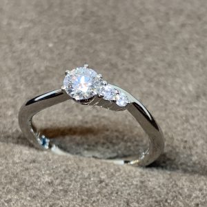 Pt950 ダイヤ(0.31ct)メレダイヤ(0.06ct)リング