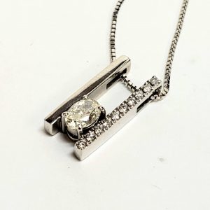 K18WG　ダイヤモンド付ネックレス