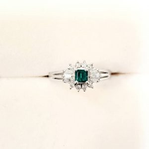 Pt900 エメラルド メレダイヤ付きリング さすがや上越店