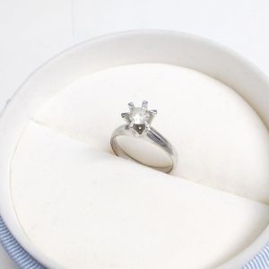 ダイヤモンド指輪