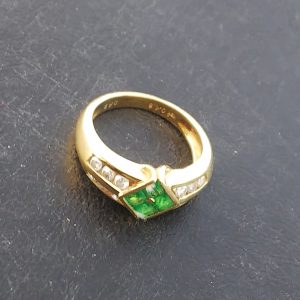 エメラルドダイヤモンド付き指輪