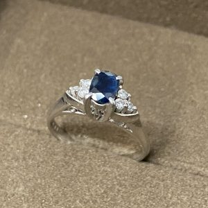 Pt900 サファイア/メレダイヤ リング