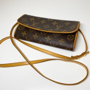 Louis Vuitton モノグラム ポシェットツイン PM