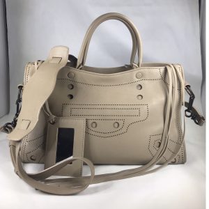 バレンシアガ ブラックアウトシティS