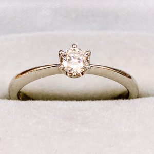 Pt950 0.2ct ダイヤ付リング