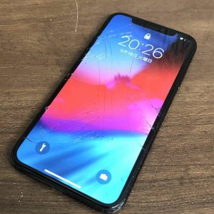 iphoneX画面割れ