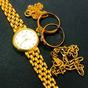 金アクセサリー　時計　リング　ネックレス
