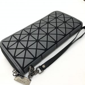 ISSEY MIYAKE(イッセイミヤケ) ラウンドファスナー長財布