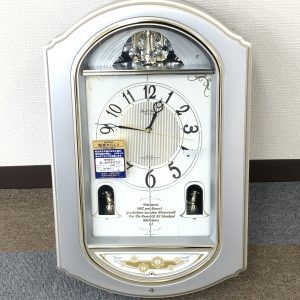 壁掛け時計 スモールワールド ティアラ 4MN427RH