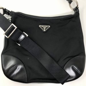 プラダ　ナイロンショルダーバッグ