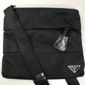 プラダ　ナイロンショルダーバッグ