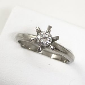 Pt900 0.27ctリング