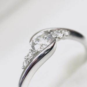 Pt900 0.38ct メレ0.08ct ダイヤモンドリング
