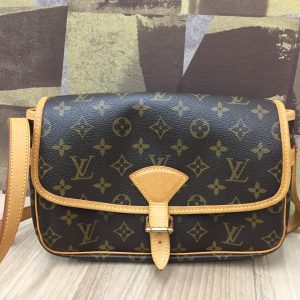Louis Vuitton ルイヴィトン ソロニュー ショルダーバック