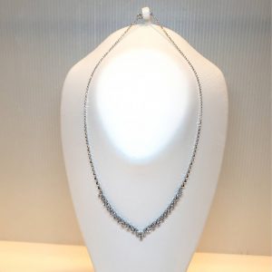 Ｐｔ９００　メレダイヤ2.5ｃｔ付　デザインネックレス