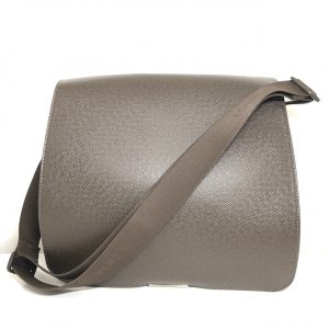 ルイヴィトン  タイガ ヴィクトール ショルダーバッグ