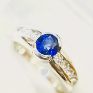 Pt900 サファイア メレダイヤモンド リング