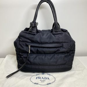 プラダ　ナイロントートバッグ