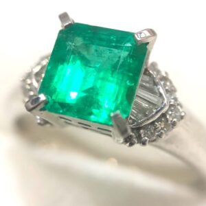 Pt900 エメラルド2.07ct メレダイヤ0.16ct