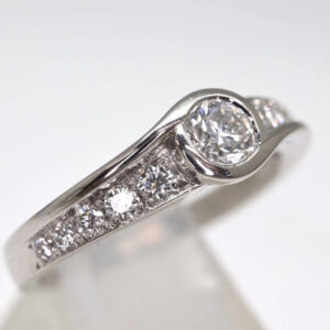 天然ダイヤモンドリング 0.235ctメレダイヤ0.16ct Pt900