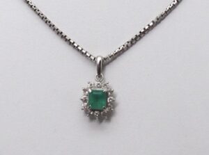 エメラルド ネックレス