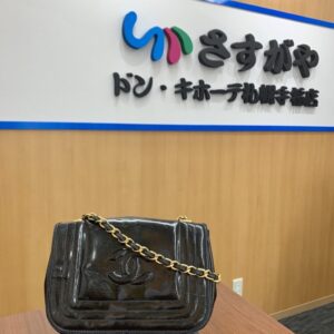 シャネルパテントショルダーバッグ