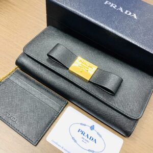 PRADA 長財布