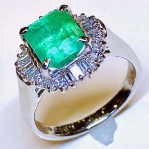 Pt900エメラルドテーパーダイヤ付きリング