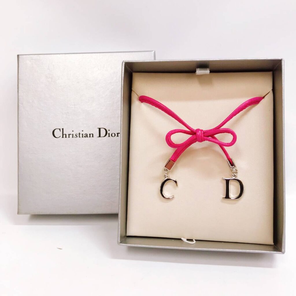 その方も数回の使用Christian Dior チョーカー