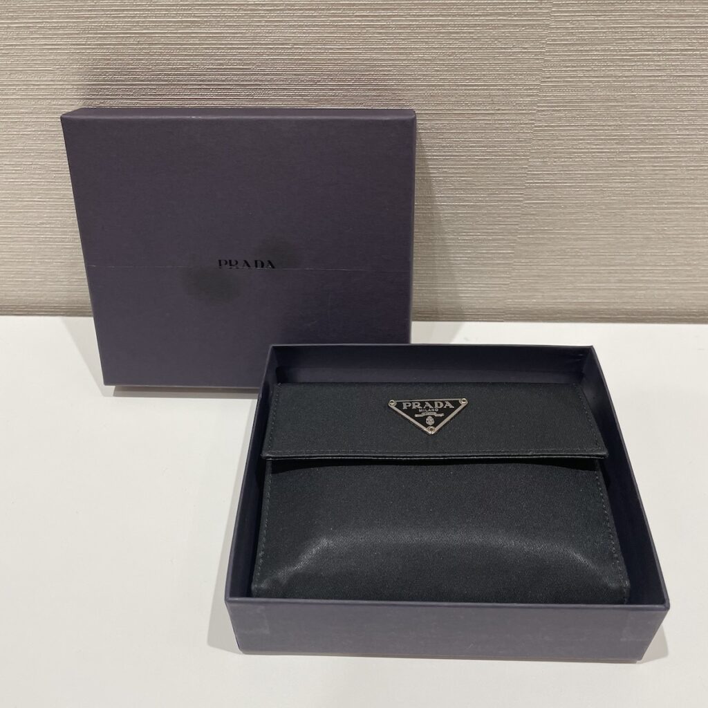 極美品✨PRADA トライアングル 二つ折り財布ナイロン L字ファスナー