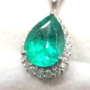 Pt900 エメラルド トップ 1.79ct メレ0.24ct