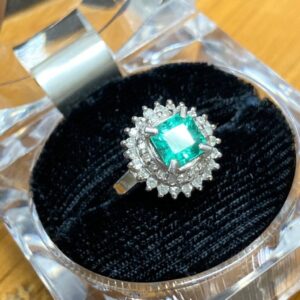 Pt900 エメラルド リング