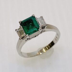 Pt900 エメラルドテーパーダイヤリング