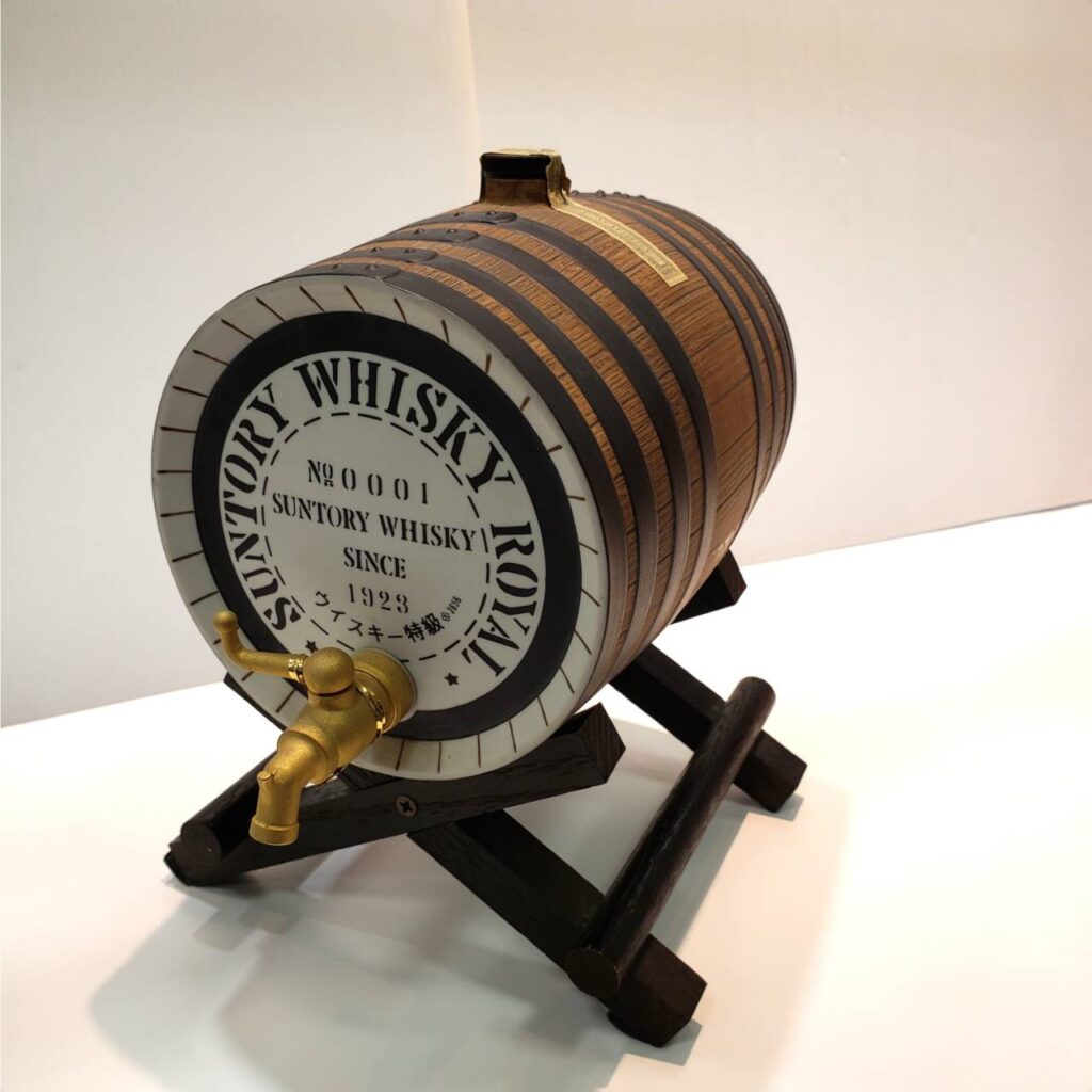 希少サントリーSUNTORY ウイスキーローヤル樽 特級陶器ボトル1800ml 