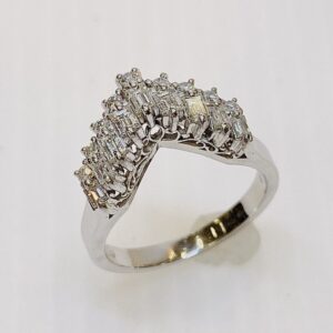 Pt900 0.5ctテーパーダイヤ付きリング