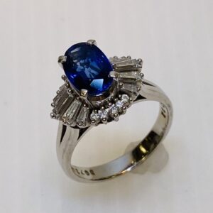 Pt900 サファイア&テーパーダイヤ付きリング