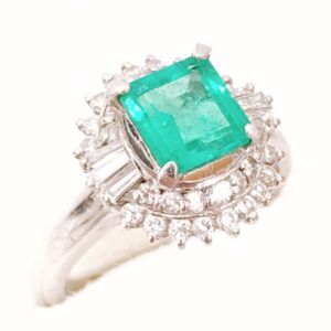 Pt900 メレダイヤ付 エメラルド リング