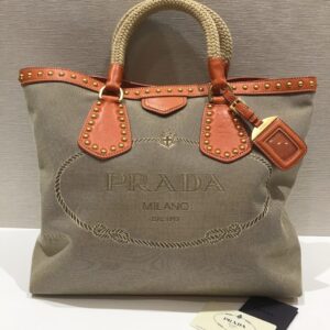 プラダ  トートバッグ