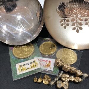 純金コイン・銀杯・金歯などまとめ