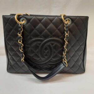 CHANEL　キャビアスキンチェーントートバッグ
