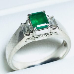 プラチナ  エメラルド リング