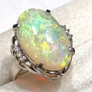 Pt900 オパール5.76ct メレ0.10ct リング