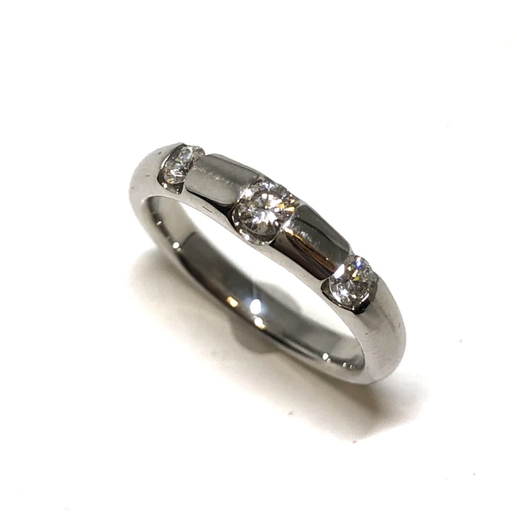 Pt900 0.3ct メレダイヤ付リング