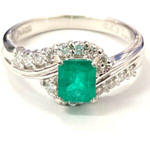 Pt900 リング エメラルド 0.6ct メレ0.25ct