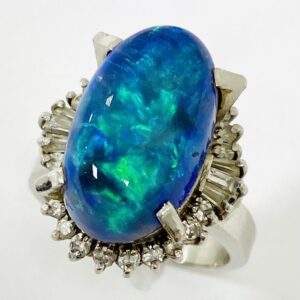 Pt900 0.53ctオパール&0.58ctメレダイヤ付リング