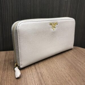 プラダ ラウンドファスナー長財布