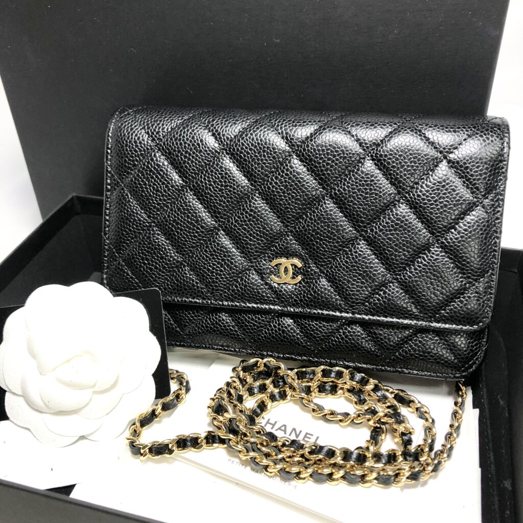 CHANEL シャネル チェーンウォレット キャビアスキン - ショルダーバッグ