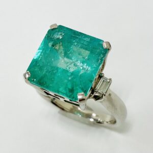 Pt900 8.71ctエメラルド 0.14ctメレダイヤ付リング